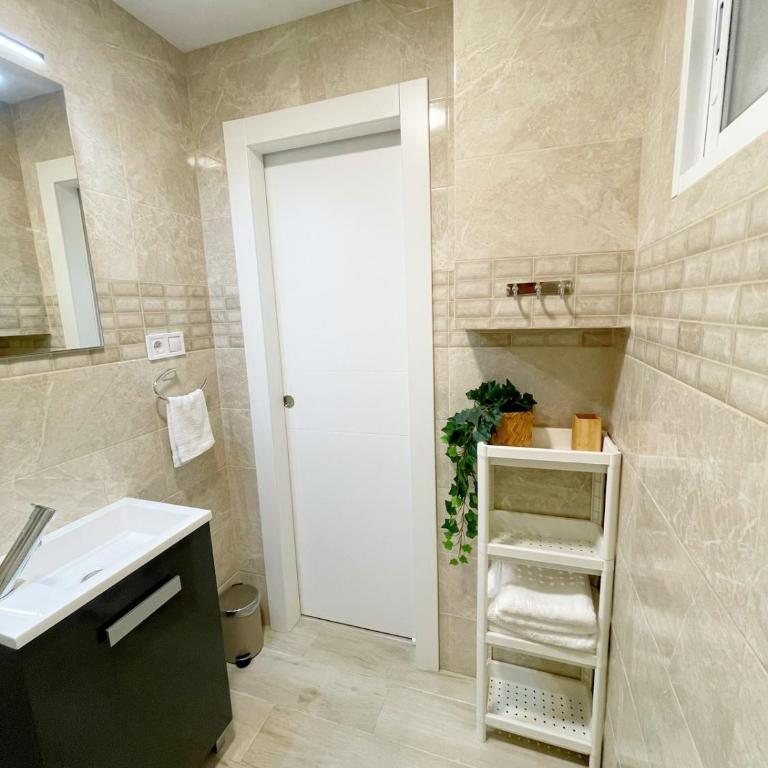 Swimming pool, great location, family friendly, cozy, no groups of youngsters allowed - Apartamento de 3 dormitorios - 16