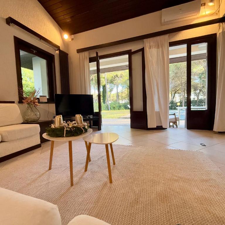 Villa by the Sea and Pool - Villa - 50