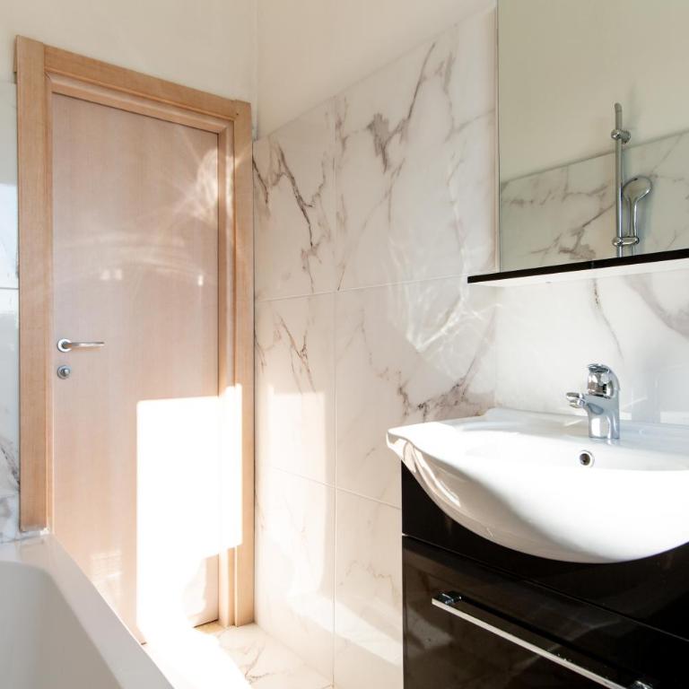 White Club Cesenatico - Double Room with Balcony - 4