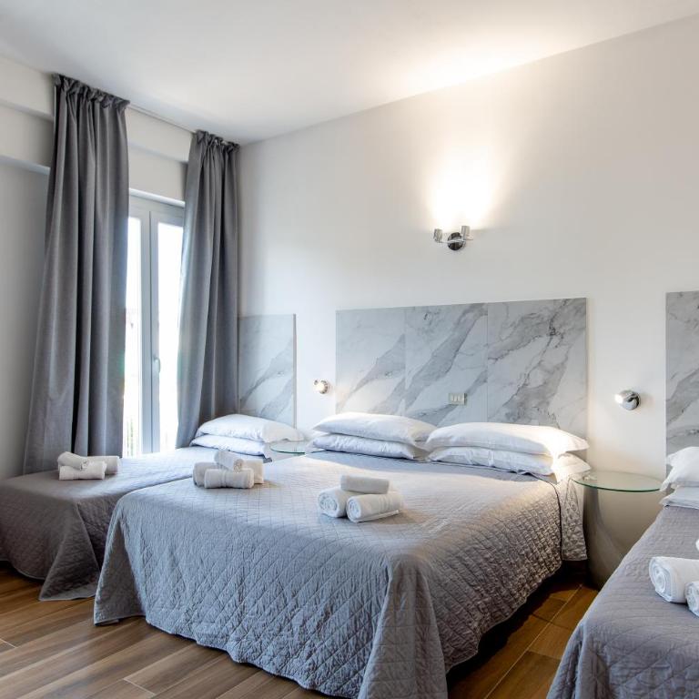 White Club Cesenatico - Triple Room with Balcony - 2
