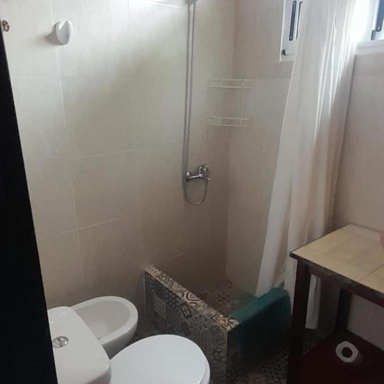 Casa con pileta, jardín, cochera y parrilla en Chascomús. Capac. 4 personas - Casa de 2 dormitorios - 26