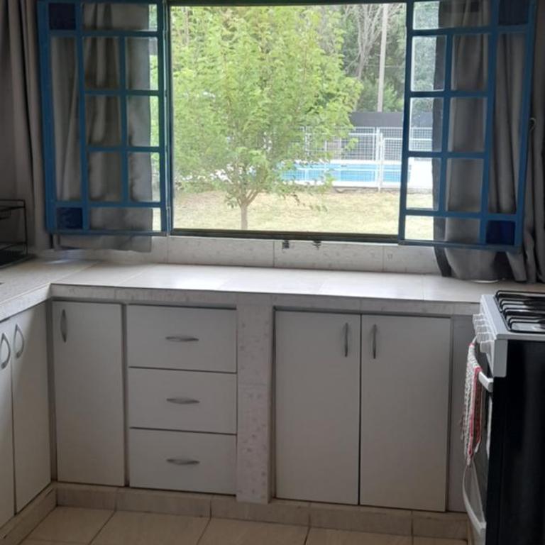 Casa con pileta, jardín, cochera y parrilla en Chascomús. Capac. 4 personas - Casa de 2 dormitorios - 34