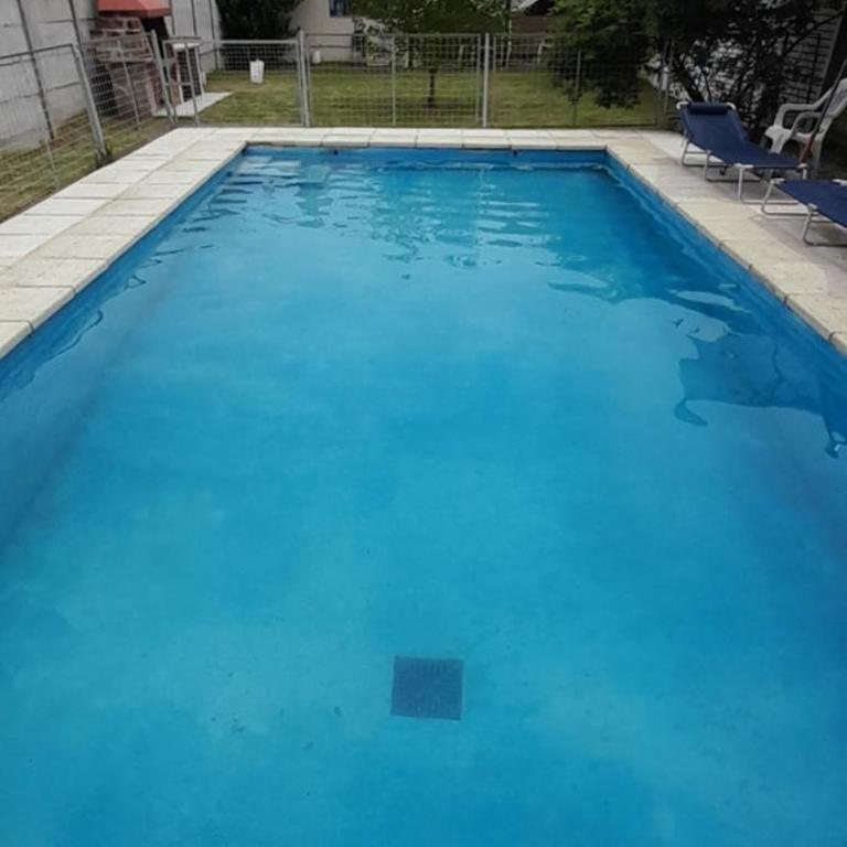 Casa con pileta, jardín, cochera y parrilla en Chascomús. Capac. 4 personas - Casa de 2 dormitorios - 59