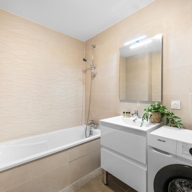 Val d'Or, appartement moderne et famillial pour 4 personnes, Parking, centre gare - Apartment mit 2 Schlafzimmern - 11