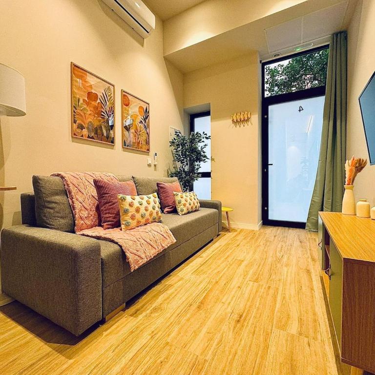 Cozy & Stylish Loft near City Center - One-Bedroom Apartment - 24