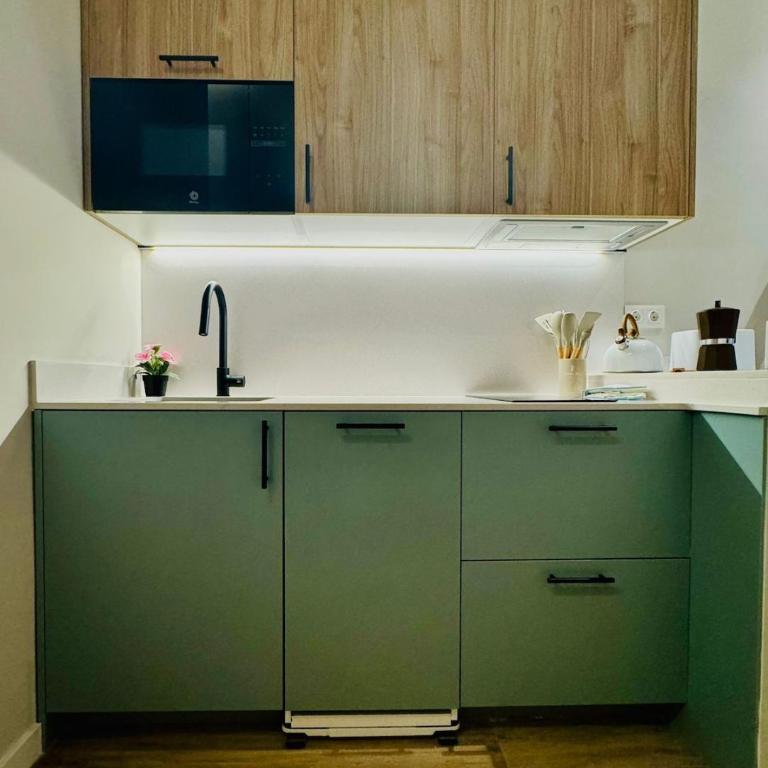 Cozy & Stylish Loft near City Center - One-Bedroom Apartment - 31