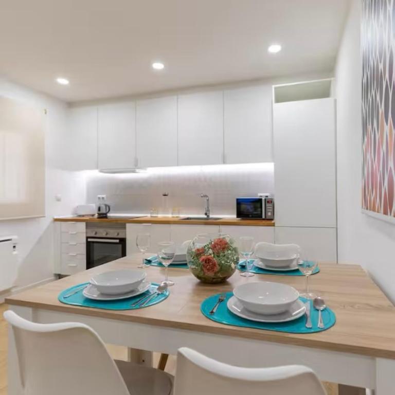 AR Plaza Castilla 2hab, amplio, moderno, bien comunicado - Two-Bedroom Apartment - 23