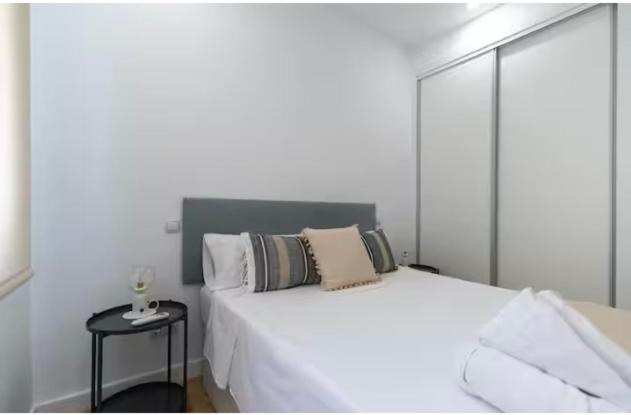 AR Plaza Castilla 2hab, amplio, moderno, bien comunicado - Two-Bedroom Apartment - 34