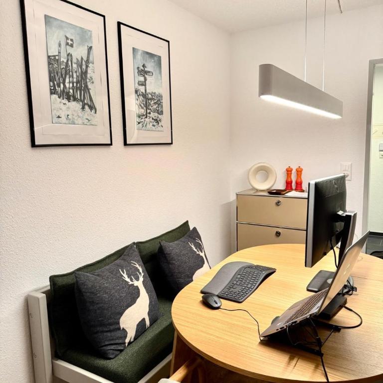 1-room apartment - newly renovated and central - Apartment mit 1 Schlafzimmer und Balkon - 2