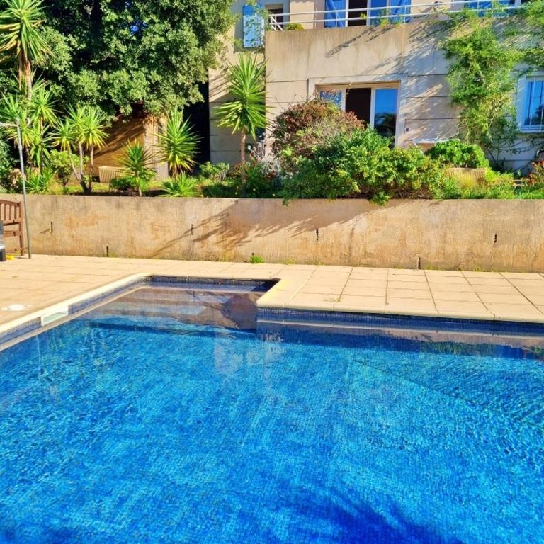 Agréable 2 pièces dans villa avec piscine - Appartement 2 Chambres - 1