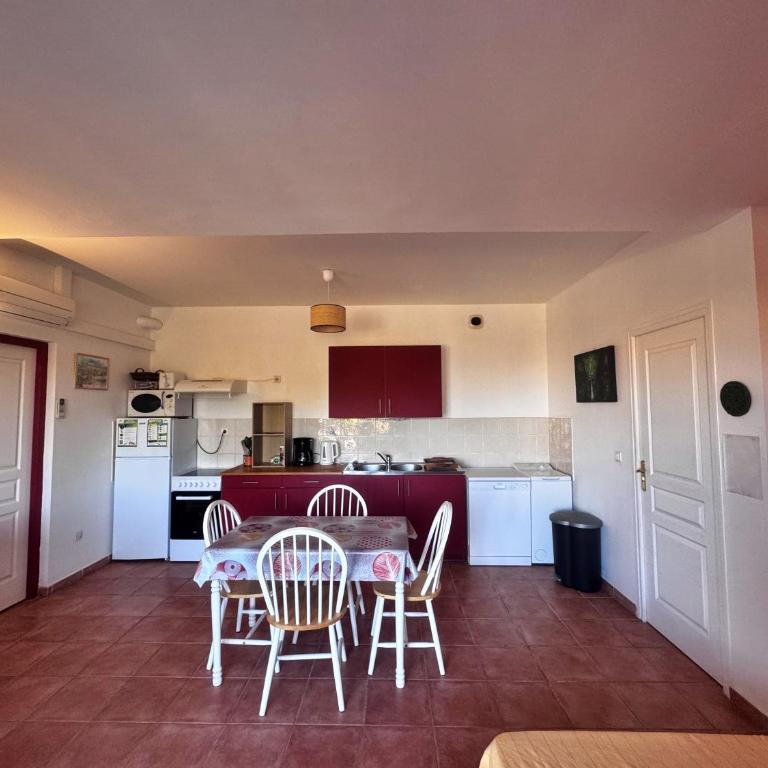 Agréable 2 pièces dans villa avec piscine - Appartement 2 Chambres - 2