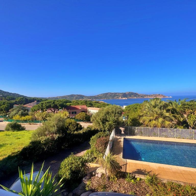 Agréable 2 pièces dans villa avec piscine - Appartement 2 Chambres - 16