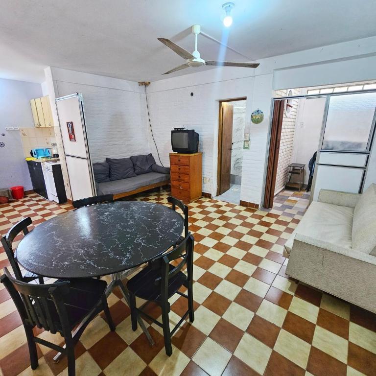 Con SEÑA previa, Alquiler de Sábado a Sábado, Fanuchito Dto PB Esquina, - Casa de 2 dormitorios - 4