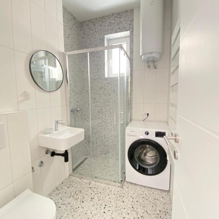 City center salon-style apartment free parking - Apartman sa 1 Spavaćom Sobom - 12