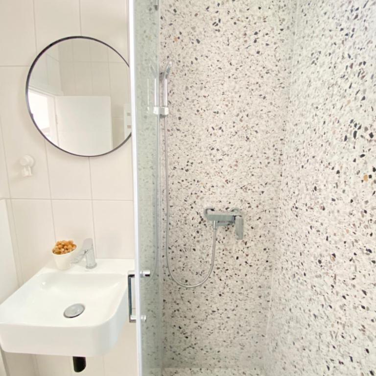 City center salon-style apartment free parking - Apartman sa 1 Spavaćom Sobom - 5