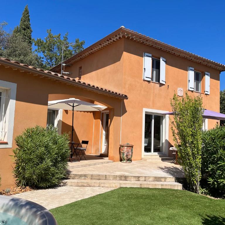 Charmante villa avec spa et panorama - Villa - 1