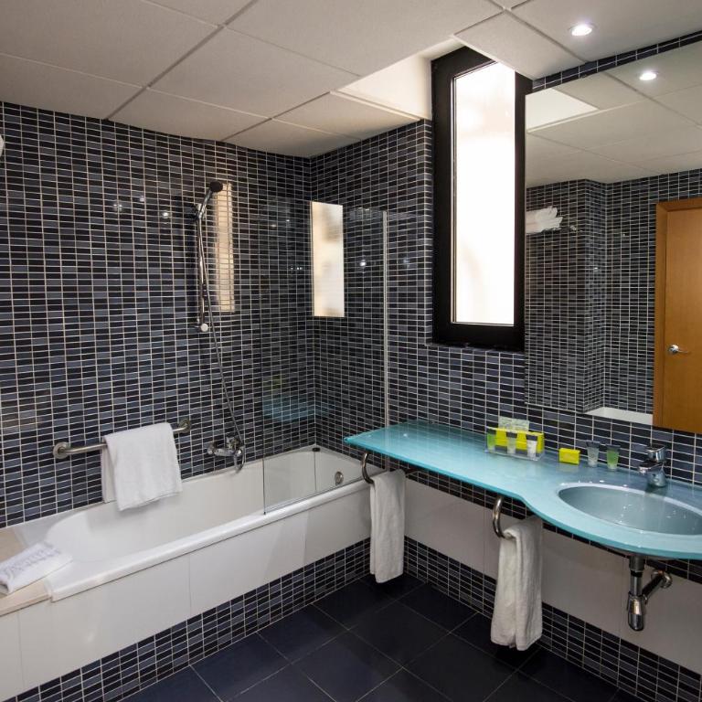 Eurostars Málaga - Habitación Triple - 1