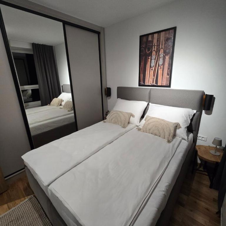 RIO DELUXE A1-8 - ApartHotel Vucko - Private Host - Two-Bedroom Apartment with Mountain View - 24