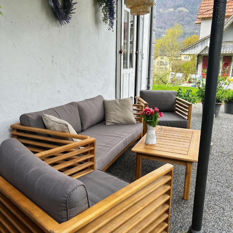 Peaceful Lakeside Chalet with Garden and Parking - Chalet Mignon - Apartment mit 2 Schlafzimmern - 15