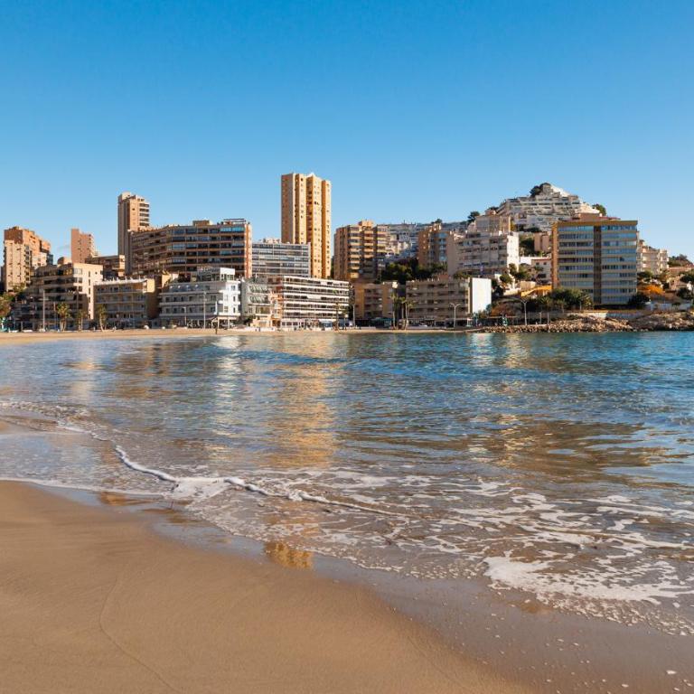 Bright Apartment with Pool, Terrace, Private Parking, Benidorm, Finestrat - Apartamento de 1 dormitorio - 2