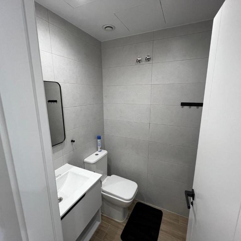 A top-floor modern apartment Located 100 meters from the beach - Apartamento de 2 dormitorios - 12