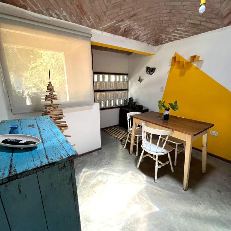 CASITA PINTORESCA EN LAS SIERRAS Y LAGO - Casa con 1 dormitorio - 2