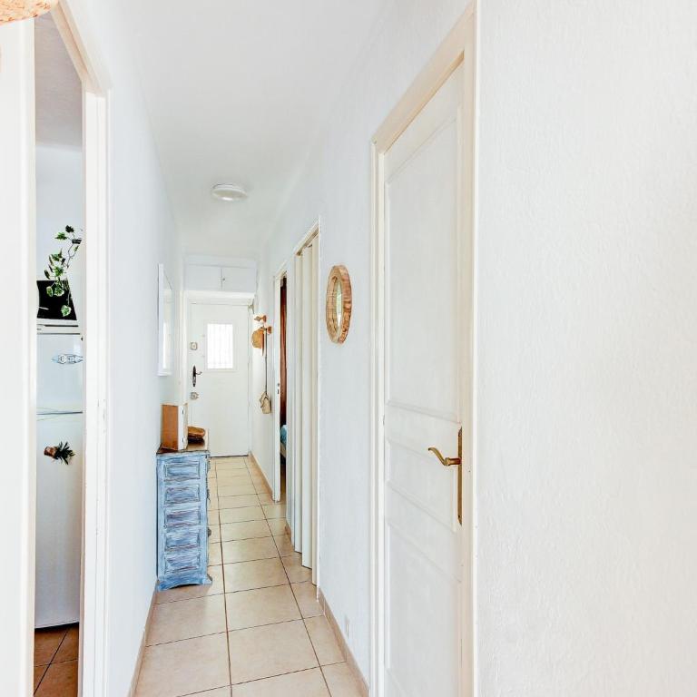 Apartment in Rosas near Canyelles Beach - Two-Bedroom Apartment - 10