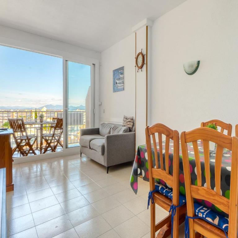 Apartment in Rosas near Sta Margarita Beach - Two-Bedroom Apartment - 3
