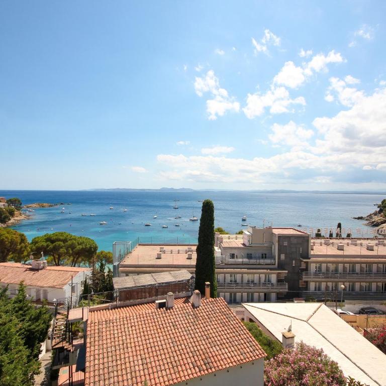 Apartment in Rosas near Canyelles Beach - Two-Bedroom Apartment - 34