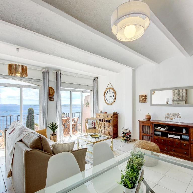 Apartment in Rosas near Canyelles Beach - Two-Bedroom Apartment - 2
