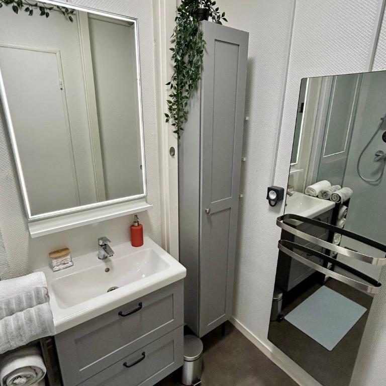 Cocon Cosy Verdoyant - Private Parking - Appartamento con 2 Camere da Letto - 17