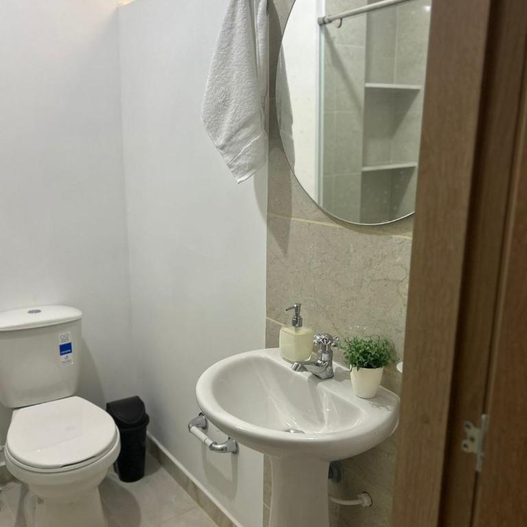 Apartamento remodelado, amplio y comodo - Apartamento - 11