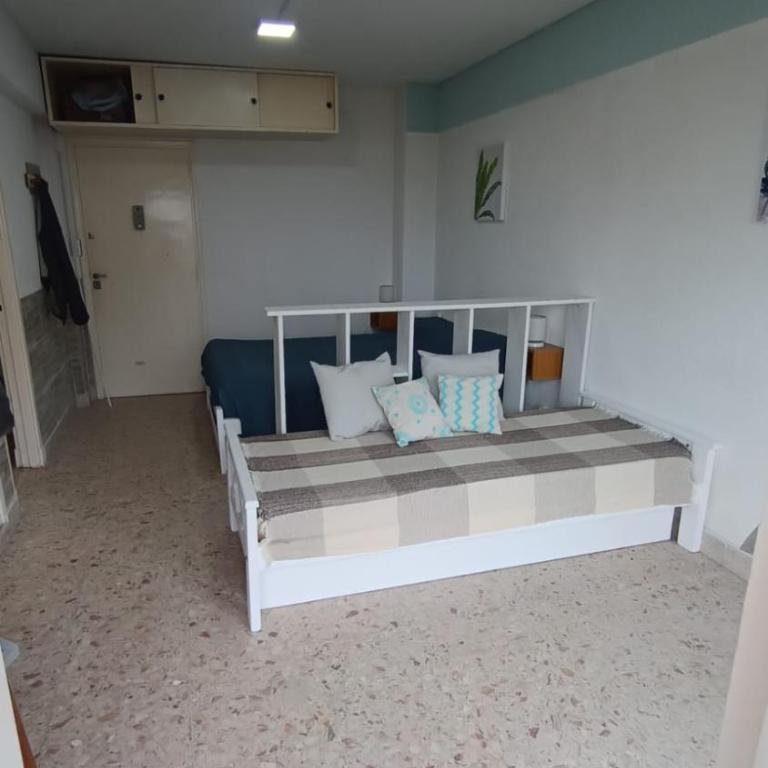 Aires del Sur 2 monoambiente luminoso ,al frente, a 50 mts del mar - One-Bedroom Apartment - 9