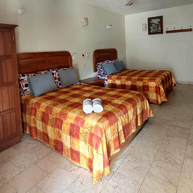 Hotel Kootznoowoo - Habitación Doble con baño privado y ventilador - 2 camas - 2