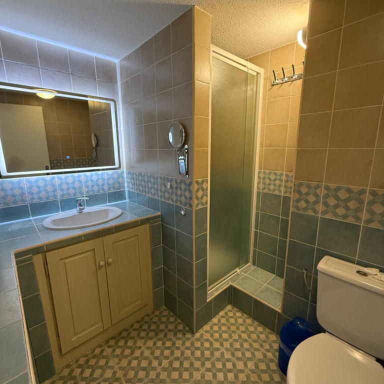 Appart Duplex Climatisé & Terrasse - centre village et mer à pieds - Appartamento con 2 Camere da Letto - 32