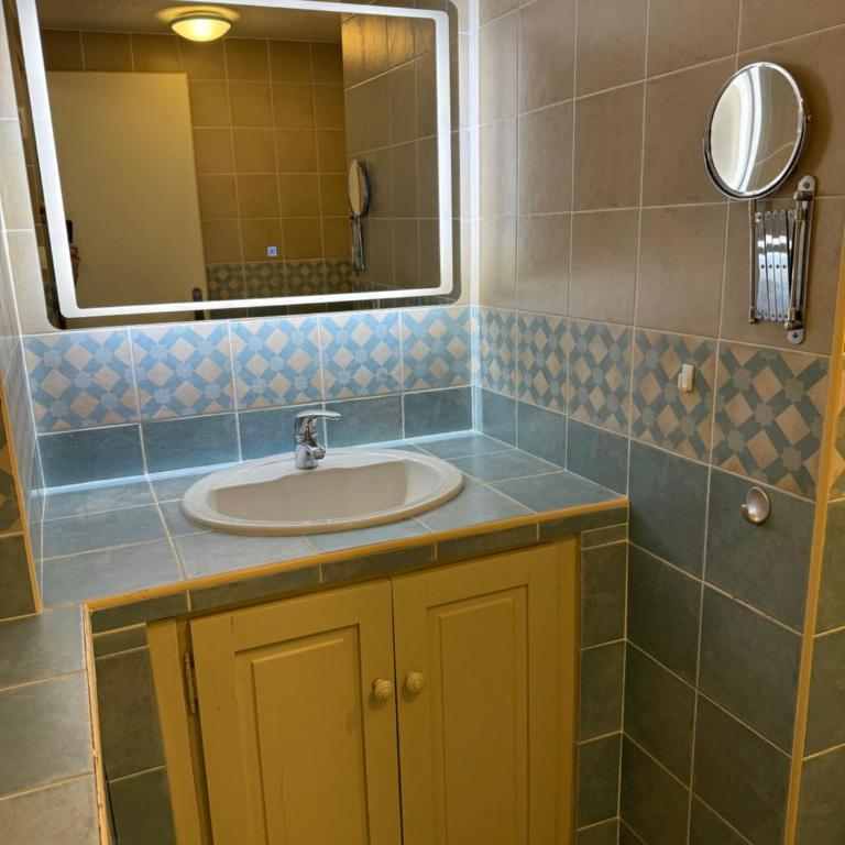 Appart Duplex Climatisé & Terrasse - centre village et mer à pieds - Appartamento con 2 Camere da Letto - 31