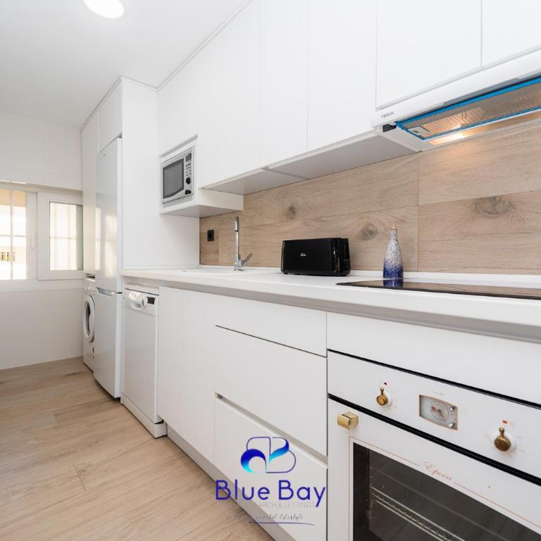 White Bay Beach Apartment - Two-Bedroom Apartment - 10