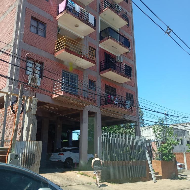 Departamento de 3 Dormitorios - Three-Bedroom Apartment - 1