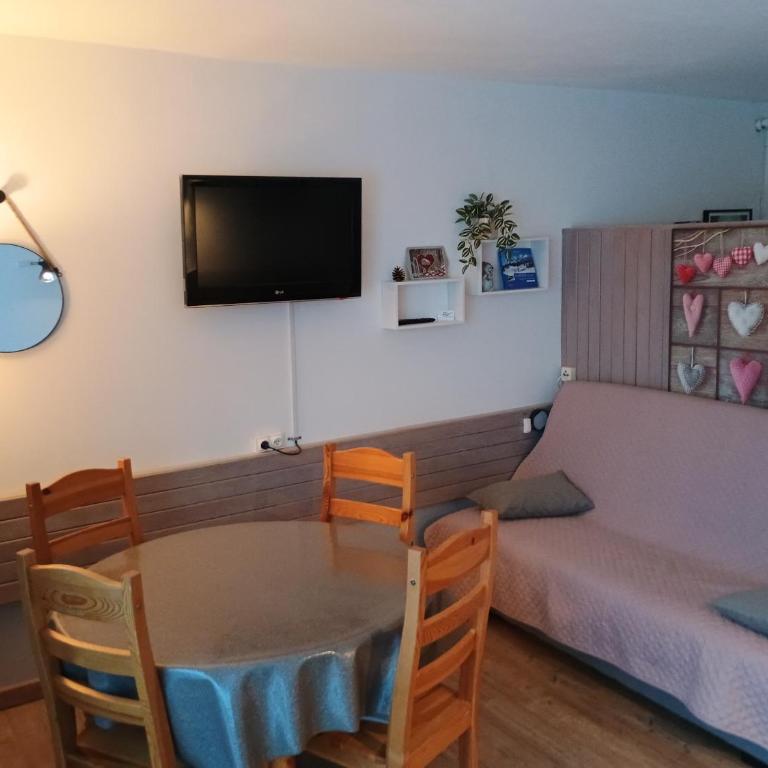 Joli studio 4-6 pers - balcon avec vue sur montagne - Apartment mit 1 Schlafzimmer - 30