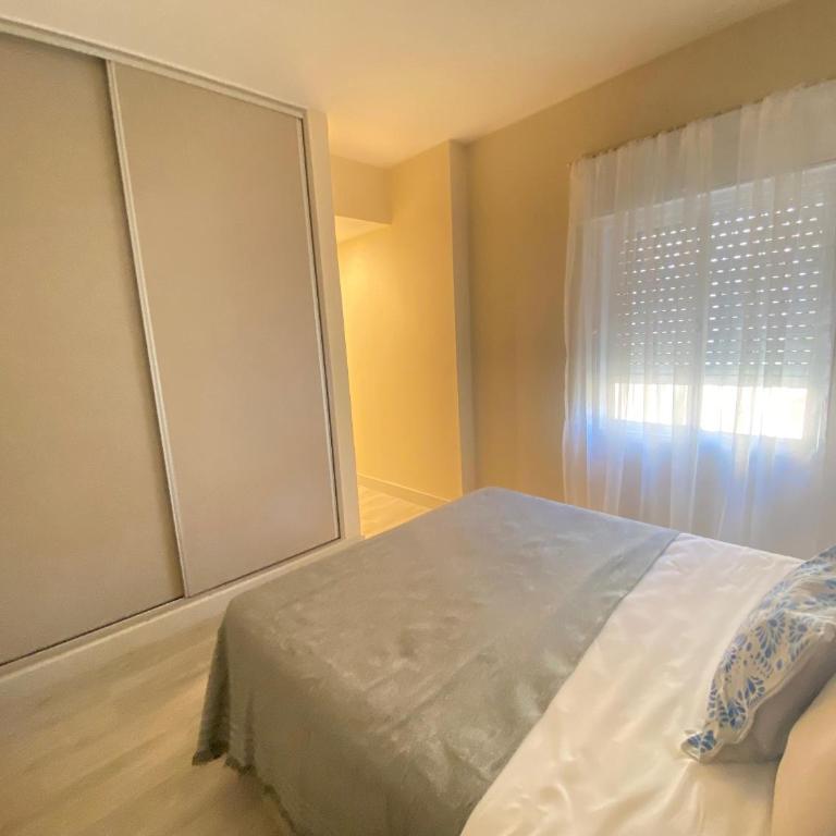 Amplio, moderno, centro, cochera - 2 parejas o mas -6 px - Apartamento de 3 dormitorios - 22
