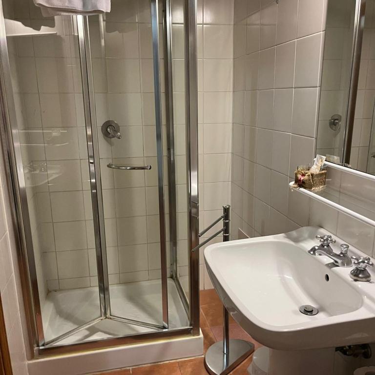 Locanda Il Pino - Twin Room with Bathroom - 12