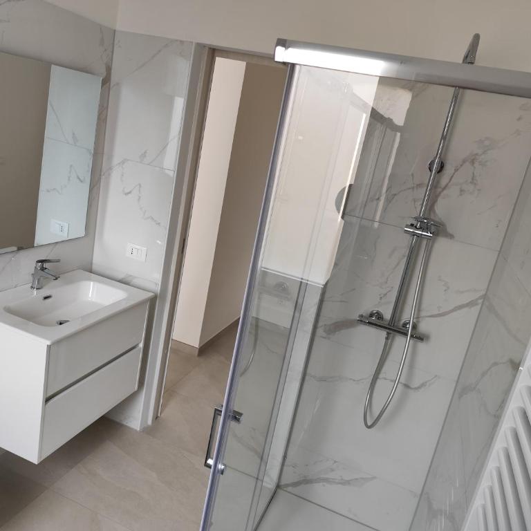 Tominettihome - Appartamento con 2 Camere da Letto e Terrazza - 10