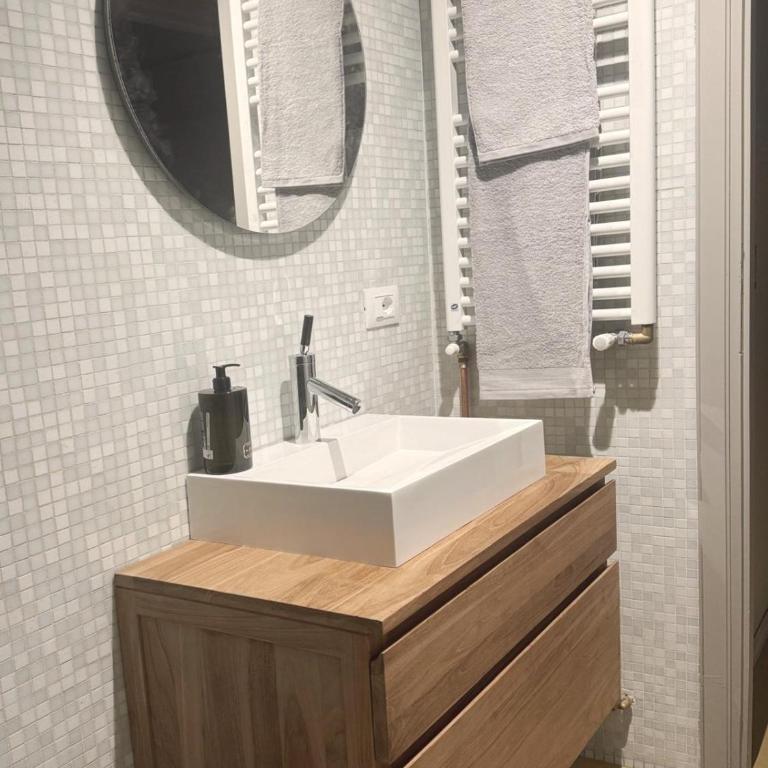 Studio Studio' - One-Bedroom Apartment with Balcony and City View - 60