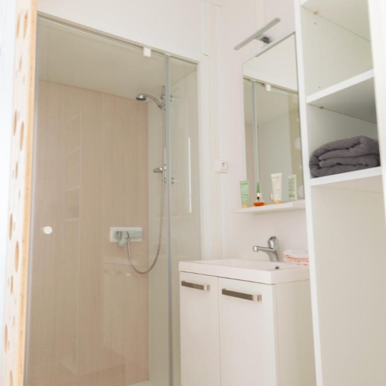 Camping Le Bellevue - Cosy Cottage - 1 Bedroom - 2 People - Sea View - 5