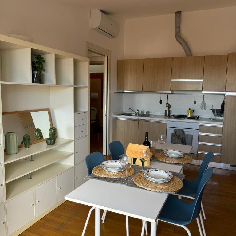 Appartamento Isola- Attico con Balcone - Appartamento con 1 Camera da Letto - 3