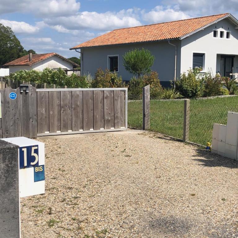 "Les Logis d'Argent Mimizan Chambre d'hôte qualité HOTEL avec WC, SDB, TV, Wifi, Option Petit Déjeuner , Parking - Chambre Double avec Salle de Bains Privative - 4