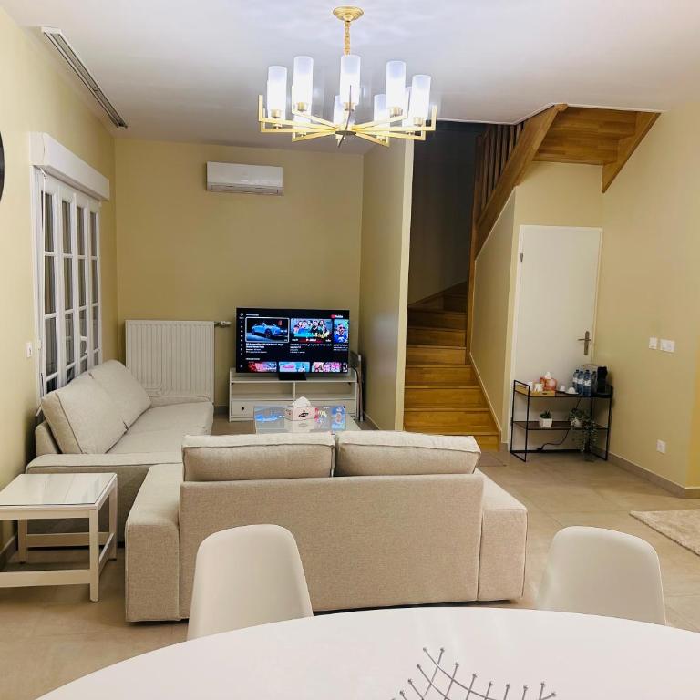 Family's house - Villa proche de la vallée village et Disneyland paris ,2 parkings, air condition - Maison de Vacances 4 Chambres - 6