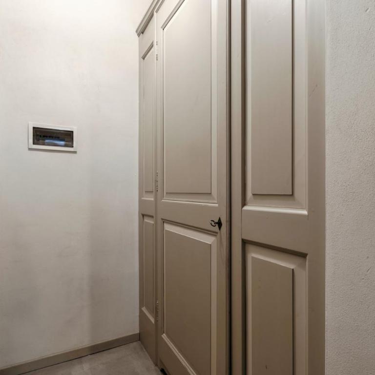 HOST4U - LOGGIA Square Apartment in Brescia City Center Piazza della Loggia & Piazza Vittoria - One-Bedroom Apartment - 11
