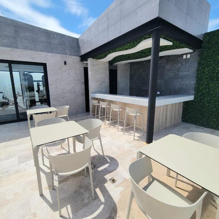 Lujo tropical, moderno con vistas a la naturaleza - One-Bedroom Apartment - 10
