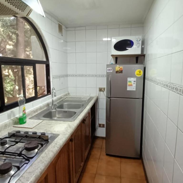 Casa encantadora con servicio de transporte al Aeropuerto - Three-Bedroom House - 12
